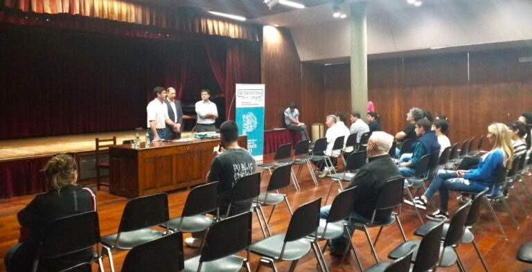 26 familias firmaron su escritura