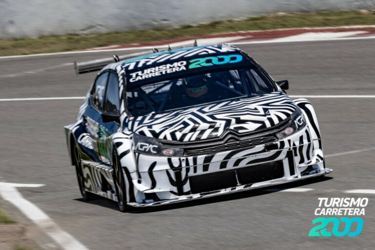 En Córdoba, se puso en pista el primer Turismo Carretera 2000
