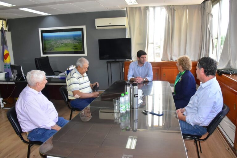 Autoridades de Leones se reunieron con el Intendente