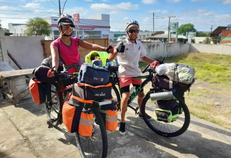 Aventura sobre dos ruedas: un rauchense y su novia de Ayacucho unen Rauch con Brasil en bicicleta