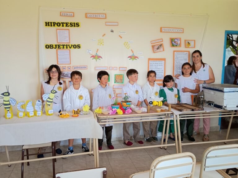 Feria de pequeños productores en la E.P N° 12