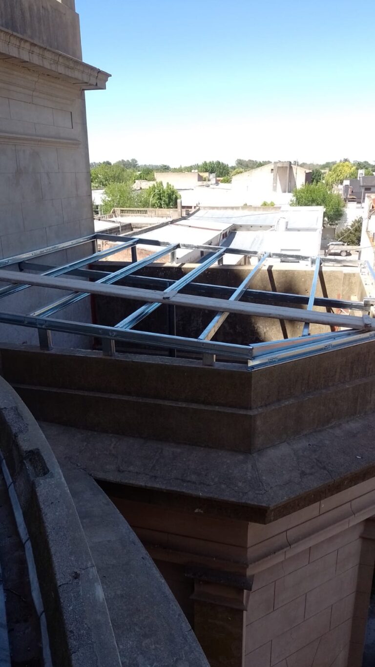 Se requieren donativos: Trabajos de techado en la iglesia