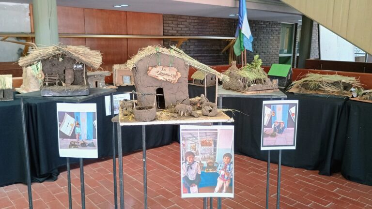 Expo de concurso de Ranchos de la escuela N° 16 del paraje La Constancia