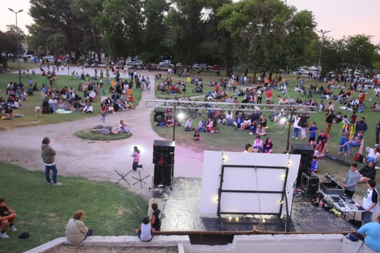 Placas del festival de las Juventudes Random Fest