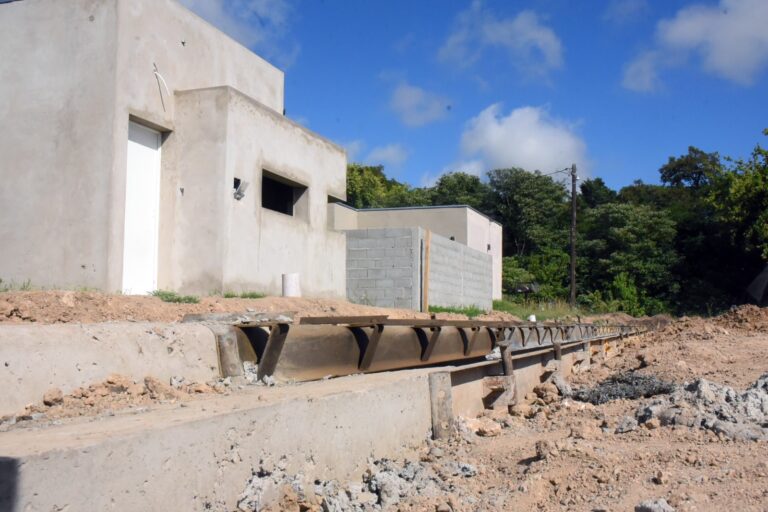 Obras de infraestructura en el complejo de 66 viviendas