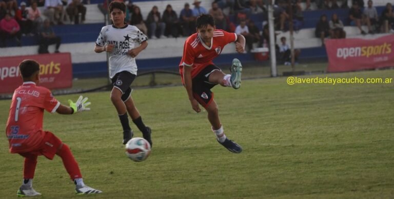 Fútbol: Se puso en marcha el torneo Nacional albirrojo