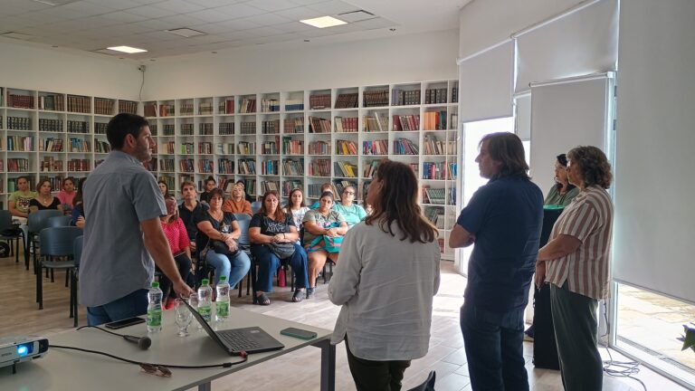 Charla informativa sobre Diplomatura Universitaria en Ayacucho