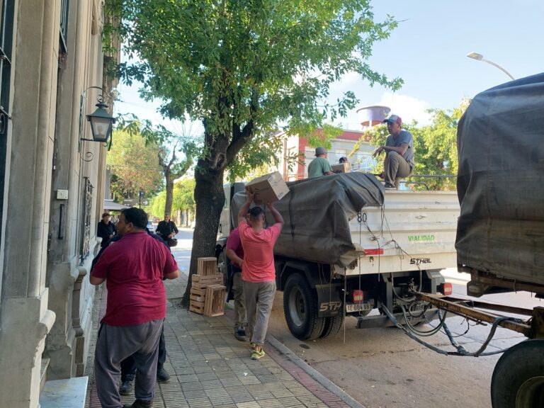 Transporte Municipal traslada donaciones del club de Leones a Bahia Blanca