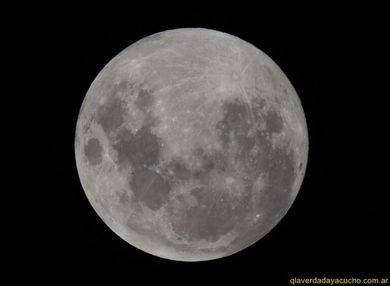 La luna de la Fiesta, se teñirá a la madrugada