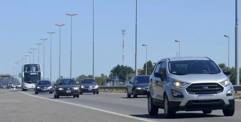 Finde XL: Más de 2.000 autos por hora por la Ruta 2 rumbo a la Costa Atlántica