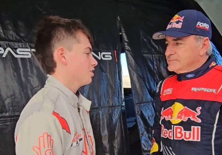 Carlos Sainz sorprende a un joven argentino en ascenso dentro del mundo del rally