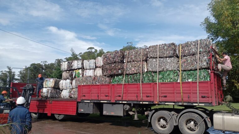 Venta de recursos reciclables-23 toneladas de plástico a Brasil