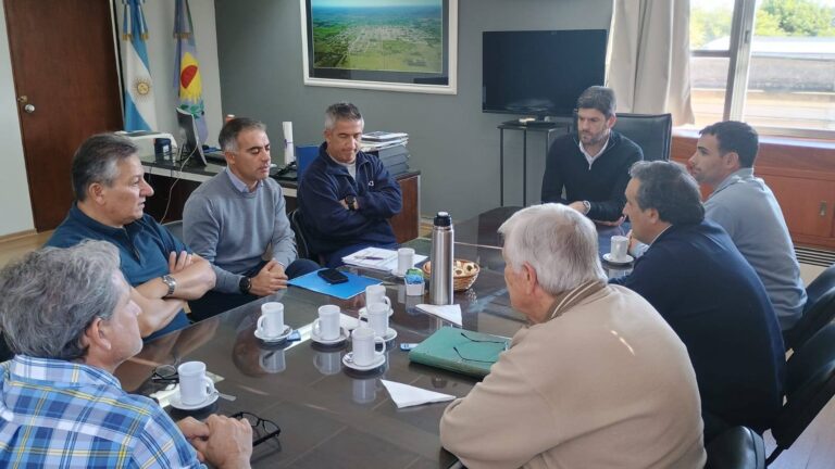 𝗥𝗘𝗨𝗡𝗜𝗢́𝗡 𝗖𝗢𝗡 𝗥𝗘𝗣𝗥𝗘𝗦𝗘𝗡𝗧𝗔𝗡𝗧𝗘𝗦 𝗗𝗘 𝗟𝗔 𝗘𝗠𝗣𝗥𝗘𝗦𝗔 𝗖𝗔𝗠𝗨𝗭𝗭𝗜