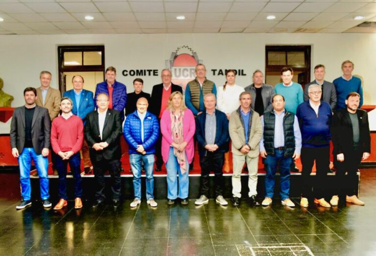 Intendentes radicales exigen protagonismo en la conducción conjunta del partido