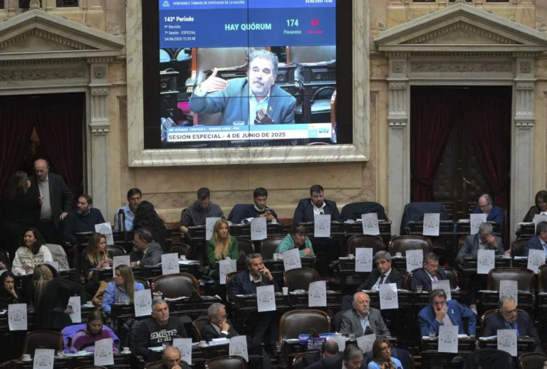Diputados aprobó un aumento del 7,2% de las jubilaciones y una suba del bono a $110 mil