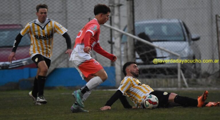 Fútbol de la URD: Estrada goleó a Deportivo Rauch 4 x 0