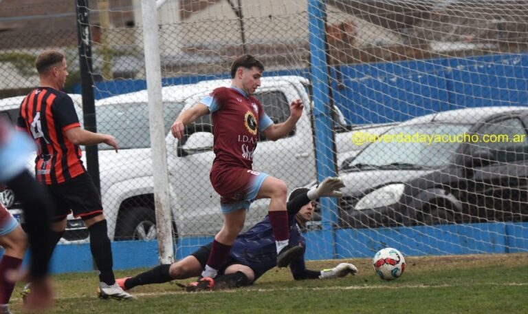 Fútbol de la URD: Goleada albirroja, empate de Sarmiento y triunfo del DEFE