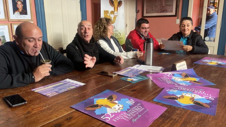 Fue puesta en circulación la rifa de la Fiesta del Ternero