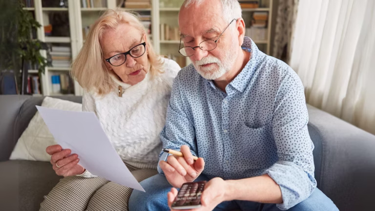 Qué día empiezan a cobrar los jubilados y de cuánto serán los haberes en agosto