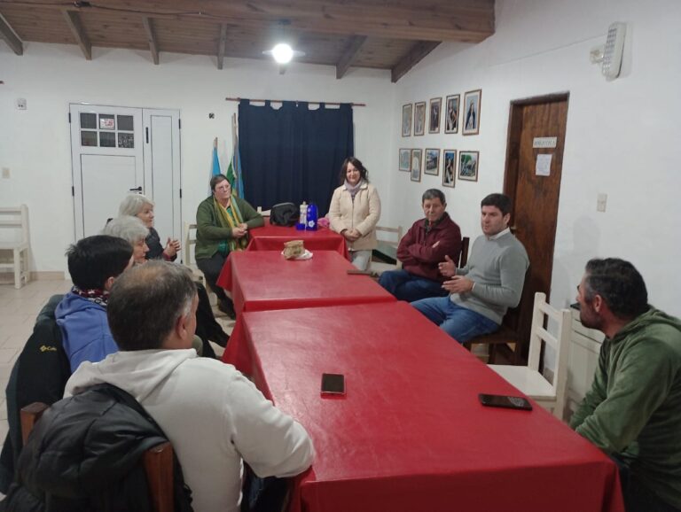 Reunión con los vecinos de los barrios La Perla y Parque Arenales