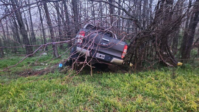 Una camioneta se despistó en la Ruta 74