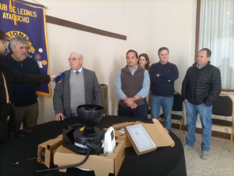 El Club de Leones dona una estación meteorológica a la Escuela Agropecuaria