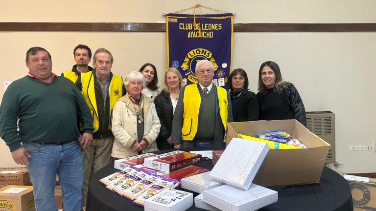 Club de Leones: Nueva entrega de útiles escolares