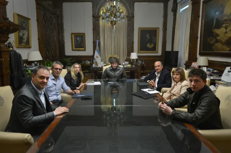 Javier Milei se bajó del viaje a España y ratificó que no habrá cambio de rumbo