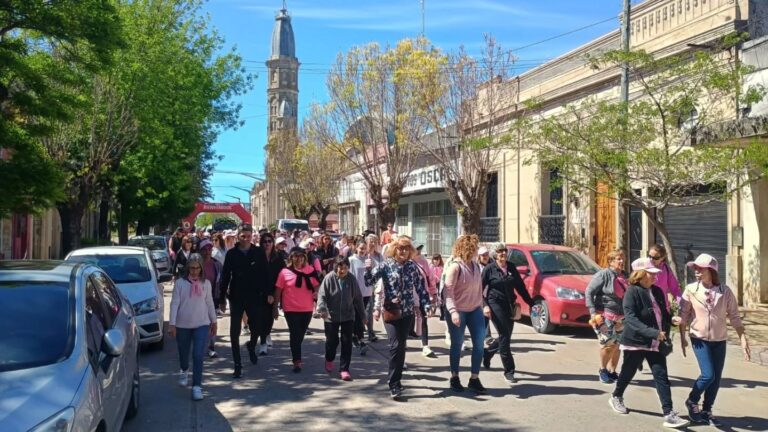 Por la mañana se realizó la caminata por el Cáncer de Mamas