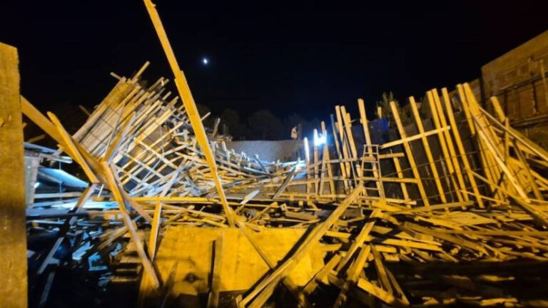 Derrumbe en Costa Esmeralda- Acude personal de Bomberos locales