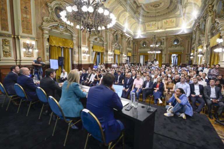 Provincia presentó el Presupuesto por $43 billones y su paquete de leyes 2026: Números y un fondo a los municipios atado al endeudamiento