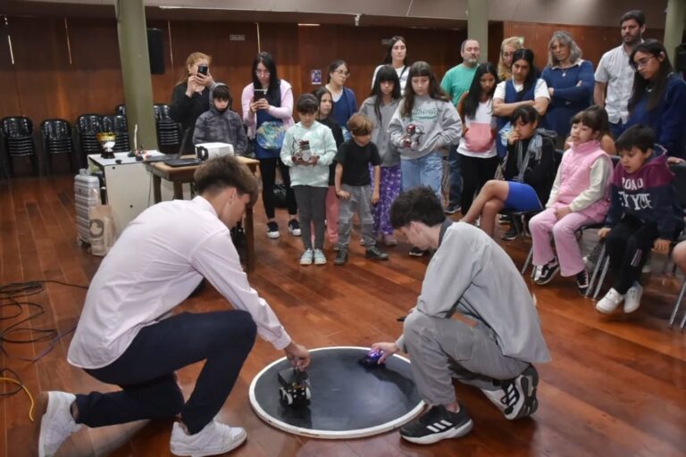 𝙍𝙊𝘽𝙊́𝙏𝙄𝘾𝘼 – 𝙄𝙉𝙏𝙀𝙍𝘾𝘼𝙈𝘽𝙄𝙊 𝘿𝙀 𝙀𝙓𝙋𝙀𝙍𝙄𝙀𝙉𝘾𝙄𝘼𝙎 𝘾𝙊𝙉 𝘾𝘼𝙈𝙋𝙀𝙊𝙉𝙀𝙎 𝙉𝘼𝘾𝙄𝙊𝙉𝘼𝙇𝙀𝙎