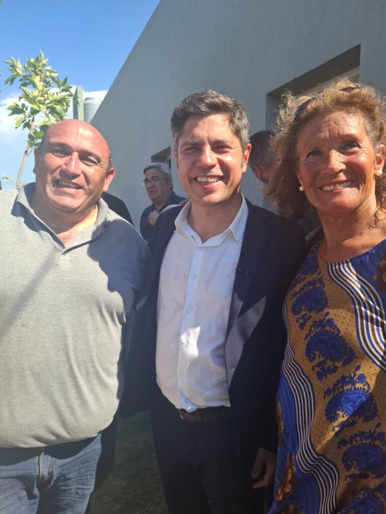 Dirigentes de la Asociación Civil con el Gobernador Kicillof