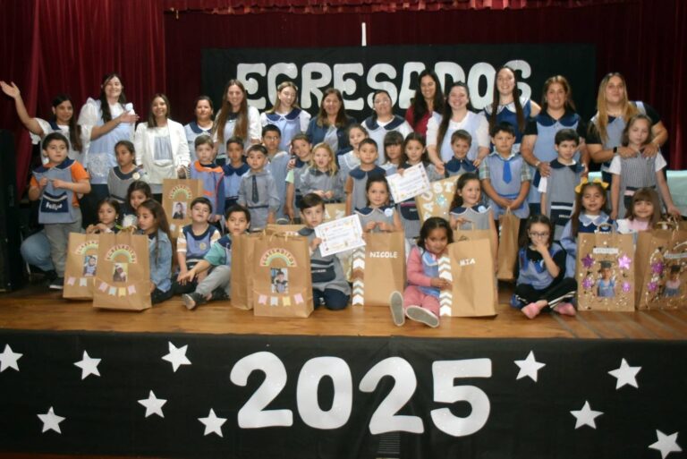 Egresados 2025 de los Jardines Maternales Municipales