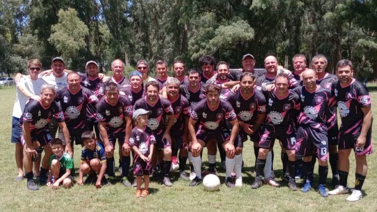 Se destaca a La Pinotea por consagrarse campeón anual del torneo de fútbol