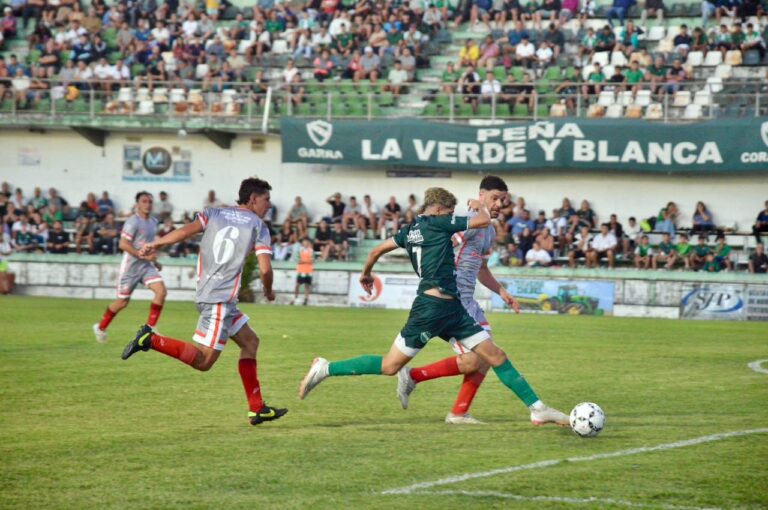 Ferro de Pico goleó a Atlético Ayacucho y quedó a un paso de la final