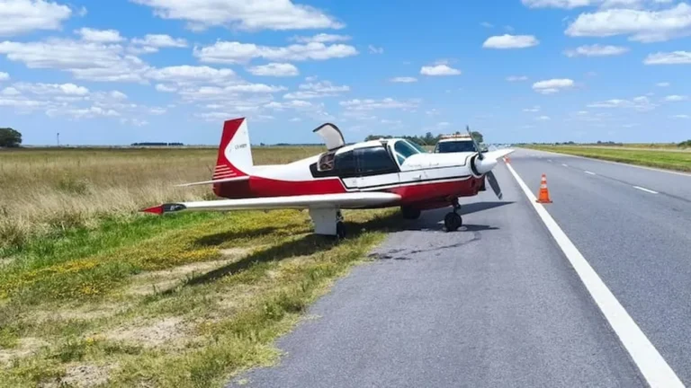 Una avioneta aterrizó de emergencia sobre la ruta 56, cerca de General Madariaga
