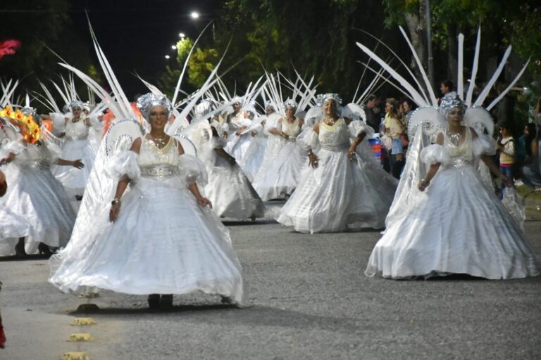 𝙋𝙍𝙄𝙈𝙀𝙍𝘼 𝙉𝙊𝘾𝙃𝙀 𝘿𝙀 𝘾𝘼𝙍𝙉𝘼𝙑𝘼𝙇 𝙀𝙉 𝘼𝙔𝘼𝘾𝙐𝘾𝙃𝙊