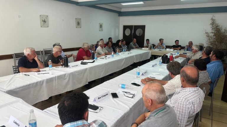  CARBAP debate en Ayacucho la nueva estrategia de vacunación del Senasa