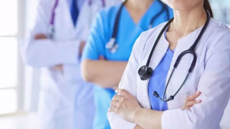 Médicos bonaerenses calificaron de “peligrosa” la salida de Argentina de la OMS