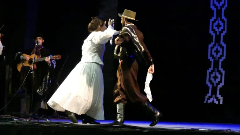 Se realiza la 2da Noche del Certamen del Canto y Danza