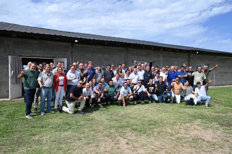 Kicillof construye su armado nacional y suma apoyos territoriales en Santa Fe