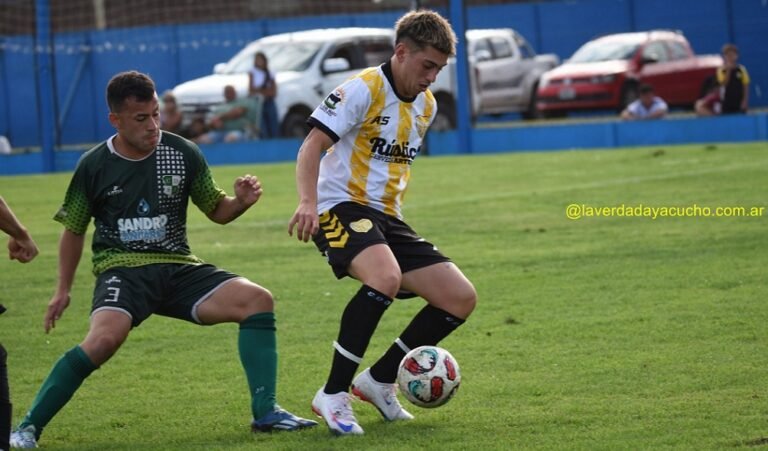 Futbol de la URD: Triunfos de Sarmiento y Estrada. Valioso empate del DEFE
