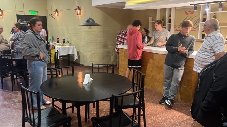 Modernismo: Se inauguró el buffet del club Estrada