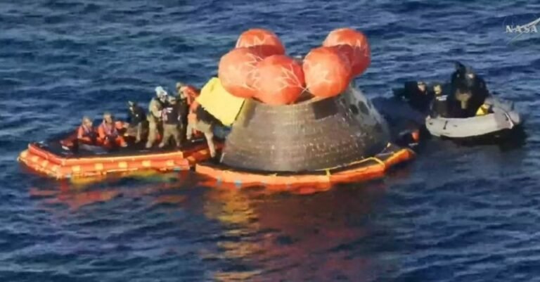 A 40.000 km/h y soportando 2.700 ºC: Ell amerizaje de Artemis II en el océano Pacífico