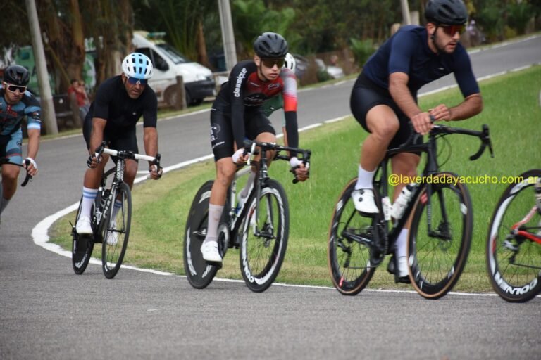 Ciclismo en Ayacucho: 1-2 de los Jaime. Triunfo de Walter Pepe