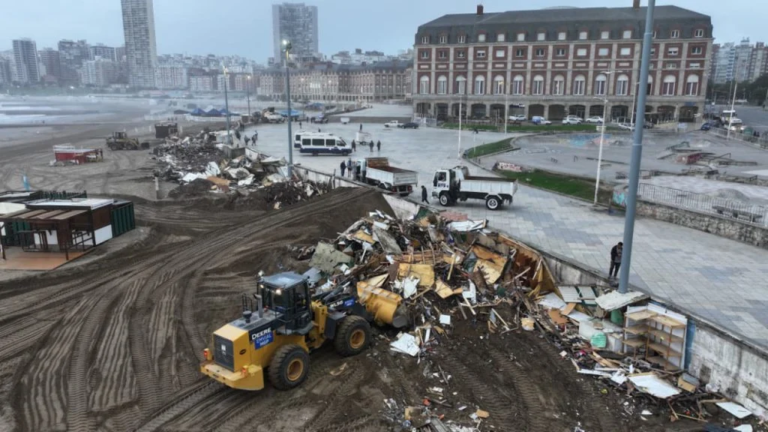 Mar del Plata: la Municipalidad tiró abajo con topadoras la «Saladita» de la Bristol