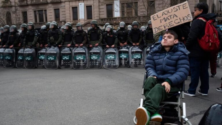 Un ataque va toda la sociedad