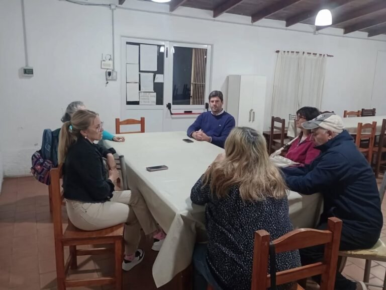 Reunión y convocatoria a vecinos del Barrio Jardin