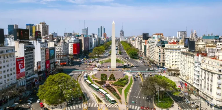 El Obelisco: el símbolo máximo de la ciudad de Buenos Aires cumple 90 años